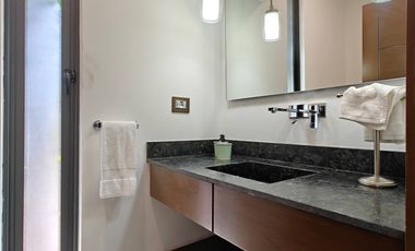 Casa en venta en Valle de Bravo con excelente vista al lago.