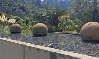 Casa en venta en Valle de Bravo con excelente vista al lago.