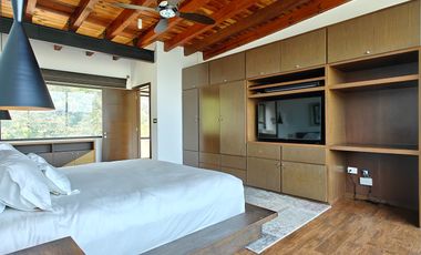 Casa en venta en Valle de Bravo con excelente vista al lago.