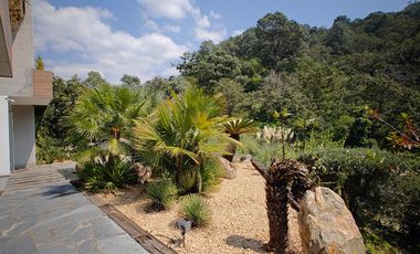 Casa en venta en Valle de Bravo con excelente vista al lago.