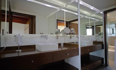 Casa en venta en Valle de Bravo con excelente vista al lago.