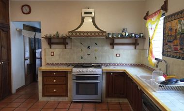 CASA EN VENTA COLONIAL CON AMPLIO JARDIN EN CIUDAD DEL CARMEN, CAMPECHE