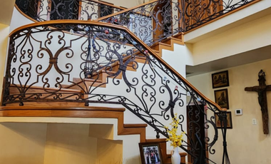 En VENTA Casa con acabados de lujo en Campos Eliseos Fraccionamiento Cerrada del Sol II