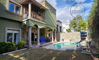 En VENTA Casa con acabados de lujo en Campos Eliseos Fraccionamiento Cerrada del Sol II