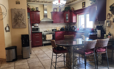 En VENTA Casa con acabados de lujo en Campos Eliseos Fraccionamiento Cerrada del Sol II