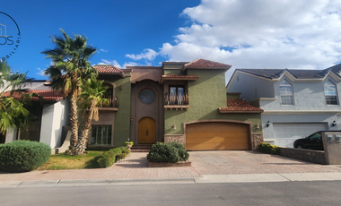 En VENTA Casa con acabados de lujo en Campos Eliseos Fraccionamiento Cerrada del Sol II
