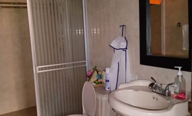 VENTA CASA  TRES PISOS YUMBO -DOS APARTAMENTOS