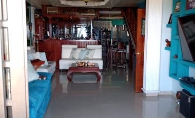 VENTA CASA  TRES PISOS YUMBO -DOS APARTAMENTOS