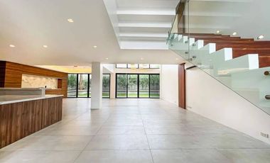 White Plains | House and Lot For Sale - #7743