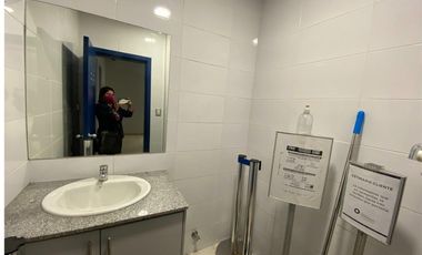 Venta de local comercial con oficinas - Sector La Mariscal