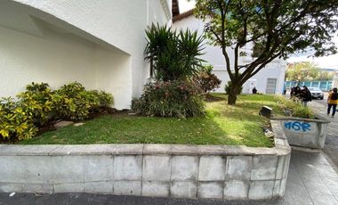 Venta de local comercial con oficinas - Sector La Mariscal