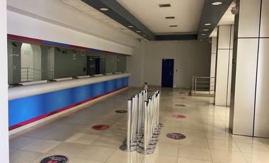 Venta de local comercial con oficinas - Sector La Mariscal