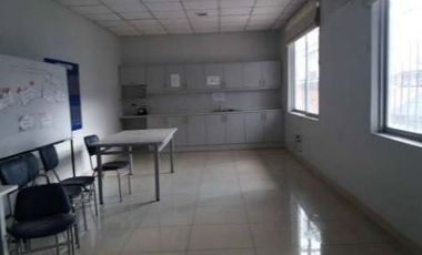 Venta de local comercial con oficinas - Sector La Mariscal