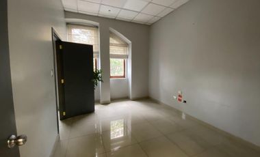 Venta de local comercial con oficinas - Sector La Mariscal
