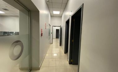 Venta de local comercial con oficinas - Sector La Mariscal