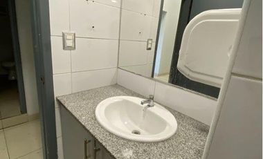 Venta de local comercial con oficinas - Sector La Mariscal