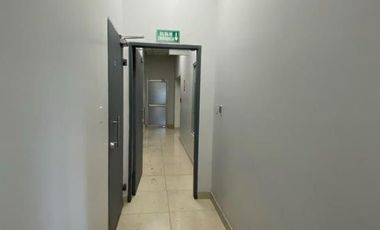Venta de local comercial con oficinas - Sector La Mariscal