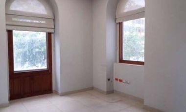 Venta de local comercial con oficinas - Sector La Mariscal