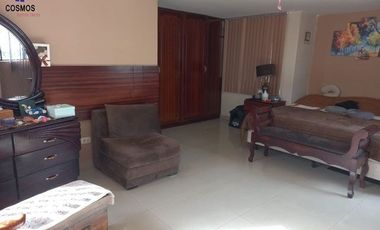 Casa de venta en Otavalo, centro, 4 plantas, 322 m2