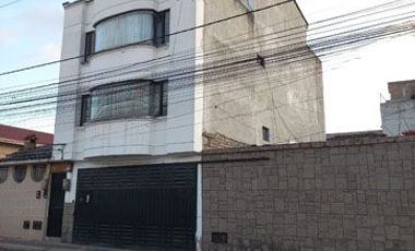 Casa de venta en Otavalo, centro, 4 plantas, 322 m2