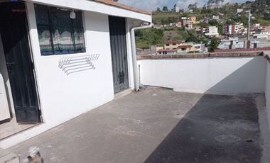 Casa de venta en Otavalo, centro, 4 plantas, 322 m2