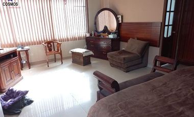 Casa de venta en Otavalo, centro, 4 plantas, 322 m2