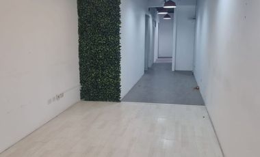 Oficina Equipada de 139m2 Cerca al Derby, Surco