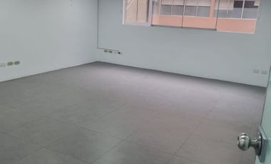 Oficina Equipada de 139m2 Cerca al Derby, Surco