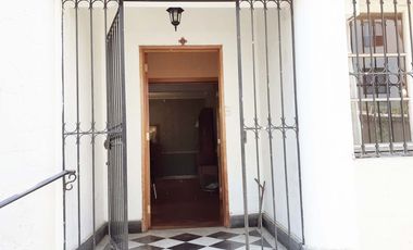 En venta excelente casa servicios profesionales o residencial en Providencia. Destino comercial.