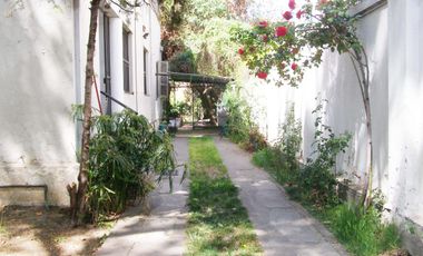 En venta excelente casa servicios profesionales o residencial en Providencia. Destino comercial.