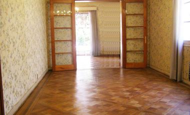 En venta excelente casa servicios profesionales o residencial en Providencia. Destino comercial.