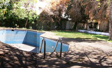 En venta excelente casa servicios profesionales o residencial en Providencia. Destino comercial.