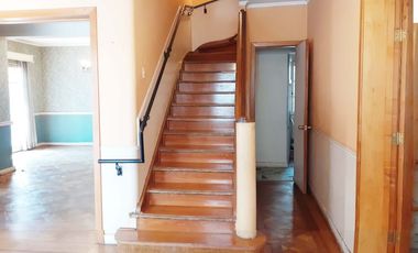 En venta excelente casa servicios profesionales o residencial en Providencia. Destino comercial.