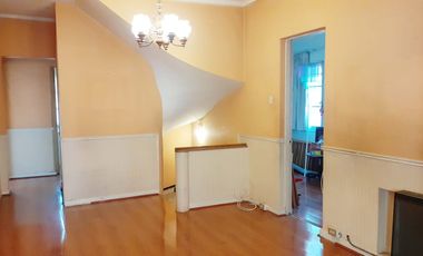 En venta excelente casa servicios profesionales o residencial en Providencia. Destino comercial.