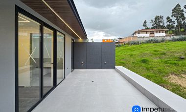 Se venden dos casas al norte de la ciudad de Loja