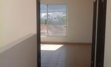 CASA EN VENTA EN COLONIA PRIVADA FRENTE A PARQUE VENTANAS A LA HUASTECA