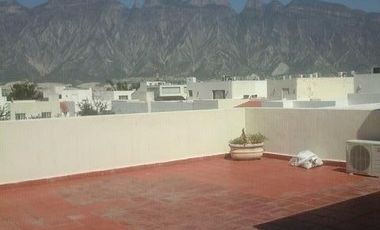CASA EN VENTA EN COLONIA PRIVADA FRENTE A PARQUE VENTANAS A LA HUASTECA