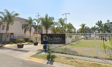 CASA EN REMATE SANTA CRUZ DEL VALLE SAN PEDRO TLAQUEPAQUE CERCA PLAZA REGINA