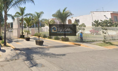 CASA EN REMATE SANTA CRUZ DEL VALLE SAN PEDRO TLAQUEPAQUE CERCA PLAZA REGINA