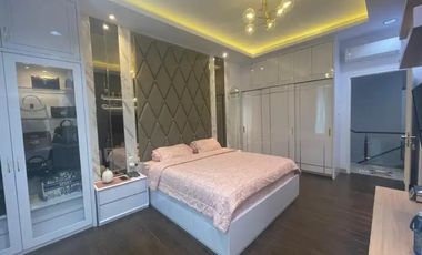 Dijual Rumah Bagus Minimalis 3,5 Lantai di Kavling Polri Jelambar Hadap Utara