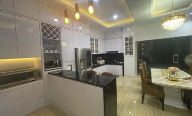 Dijual Rumah Bagus Minimalis 3,5 Lantai di Kavling Polri Jelambar Hadap Utara
