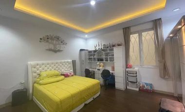 Dijual Rumah Bagus Minimalis 3,5 Lantai di Kavling Polri Jelambar Hadap Utara