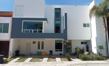 Casa en renta de 4 recámaras en Lomas de Angelópolis II, Cerca de Sonata!