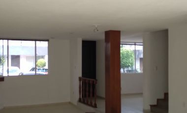 LINDA CASA EN CONDOMINIO AVE. SAN BERNABE A 5 MIN. COLEGIO GREEN HILLS