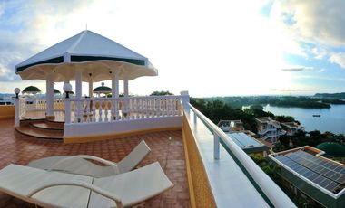 Royal Villa in the middle of a botanical dream location with ocean view