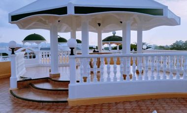 Royal Villa in the middle of a botanical dream location with ocean view