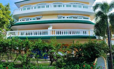 Royal Villa in the middle of a botanical dream location with ocean view