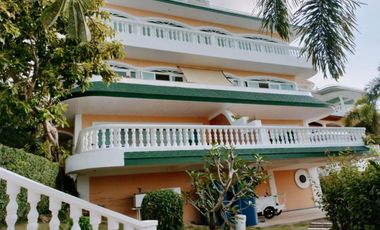 Royal Villa in the middle of a botanical dream location with ocean view