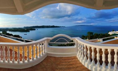 Royal Villa in the middle of a botanical dream location with ocean view
