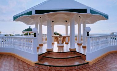 Royal Villa in the middle of a botanical dream location with ocean view